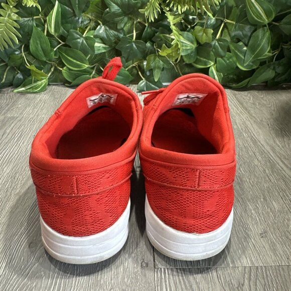 Athletic_Shoes